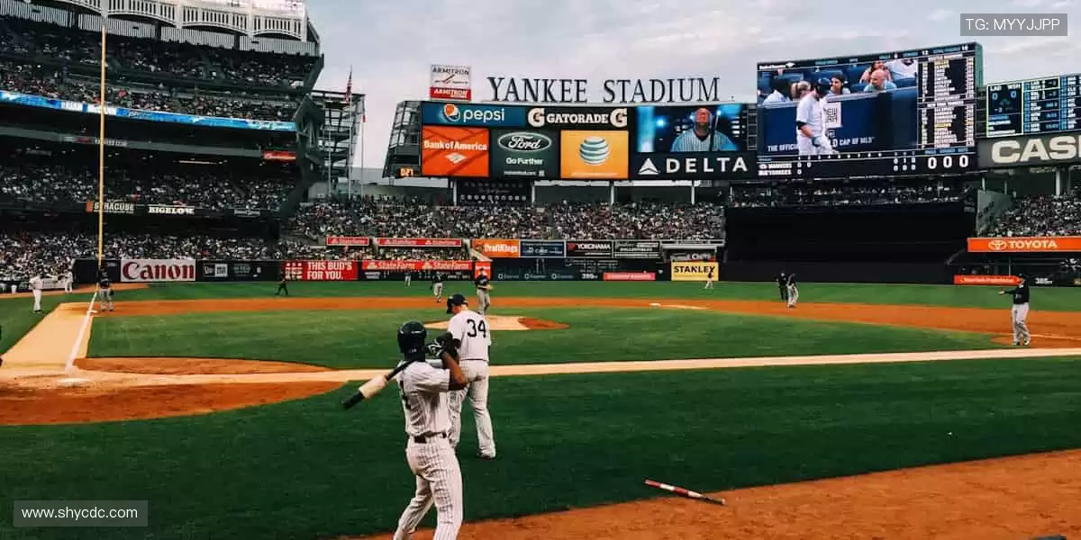 📱实时弹幕，全球球迷在线狂欢！💬